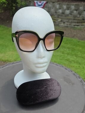 Tom Ford Chantalle Cat-Eye Sunglasses 55mm TF944 EUC